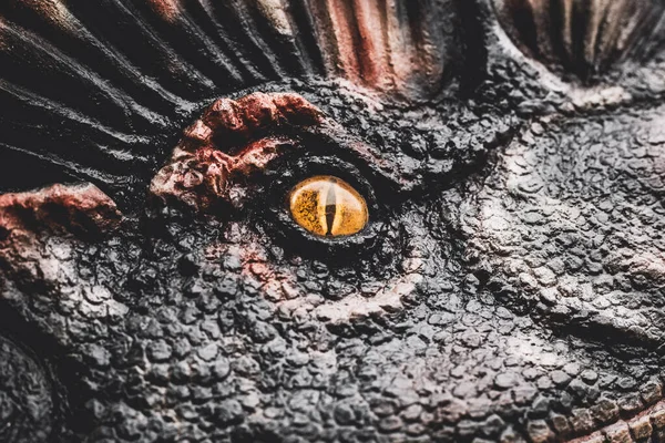 Szoros Sárga Szeme Dinoszauruszok Rémisztő Dinoszauruszvadászok Szörnyű Sárga Szemekkel Bámulnak — Stock Fotó