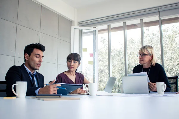 Concept Meeting Room Staff Planning Looking Ways Business Businessmen Talk — Stockfoto