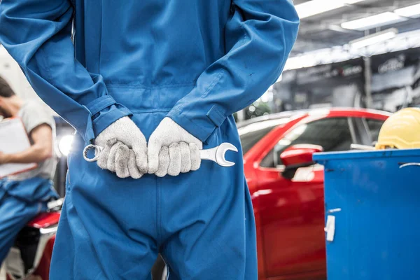 Mechanic Held Large Screwdriver Him Looking Colleagues — Fotografia de Stock