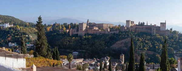 Дворец Альгамбра в Гранаде — стоковое фото