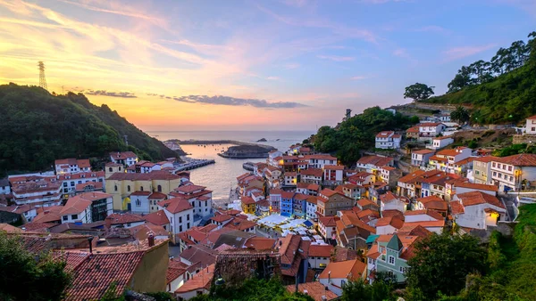 Ciudad costera de cudillero - Asturias España Imagen De Stock