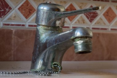 Kireç pullu musluk suyu