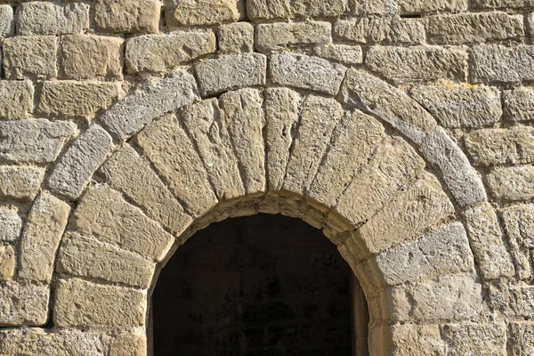 Halbrunder Bogen an der Eingangskapelle Romanische Architektur — Stockfoto