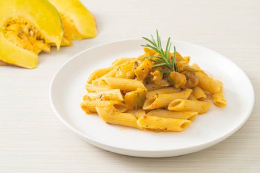 kabaklı makarna alfredo sosu - vejetaryen ve vejetaryen yemek tarzı