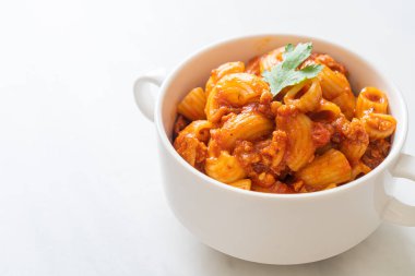 Domates soslu makarna ve kıymalı domuz eti, Amerikan usulü pirzola, Amerikan usulü gulaş.