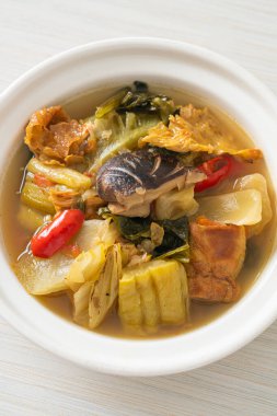 haşlanmış lahana turşusu ve acı kabak çorbası - Asya ve vegan ve vejetaryen yemek tarzı