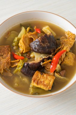 haşlanmış lahana turşusu ve acı kabak çorbası - Asya ve vegan ve vejetaryen yemek tarzı