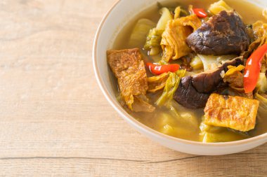 haşlanmış lahana turşusu ve acı kabak çorbası - Asya ve vegan ve vejetaryen yemek tarzı