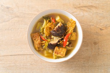 haşlanmış lahana turşusu ve acı kabak çorbası - Asya ve vegan ve vejetaryen yemek tarzı