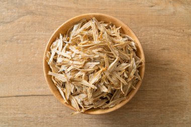 Kurutulmuş küçük çıtır balık.