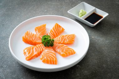 Taze Somon Çiğ Sashimi - Japon yemek tarzı
