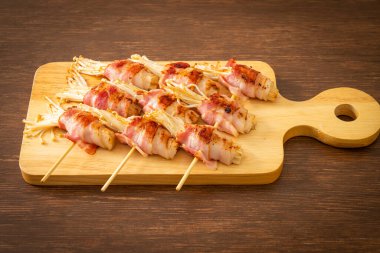 Pastırmalı Altın İğne Mantar Şişleri