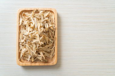 Kurutulmuş küçük çıtır balık.