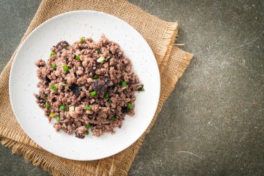 Kıymalı Çin zeytinleri, Asya usulü.