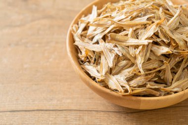 Kurutulmuş küçük çıtır balık.