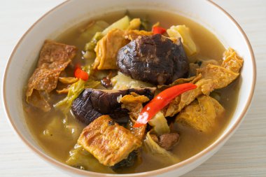 haşlanmış lahana turşusu ve acı kabak çorbası - Asya ve vegan ve vejetaryen yemek tarzı