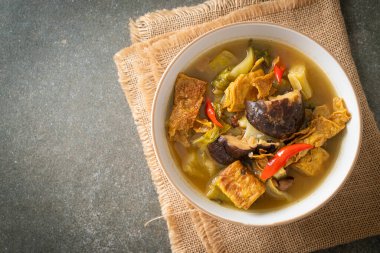 haşlanmış lahana turşusu ve acı kabak çorbası - Asya ve vegan ve vejetaryen yemek tarzı