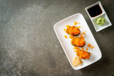 Ebiko Suşi ya da Karides Yumurtalı Suşi - Japon yemek tarzı