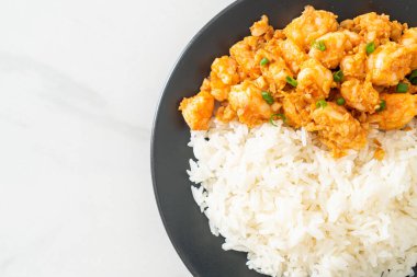 Sarımsaklı kızarmış karides ve pirinçli karides ezmesi.