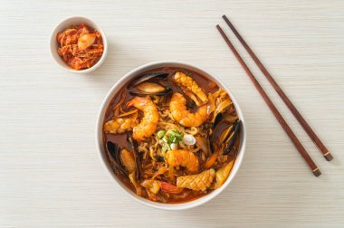 Jjamppong - Kore Deniz Ürünleri Erişte Çorbası - Kore yemek tarzı