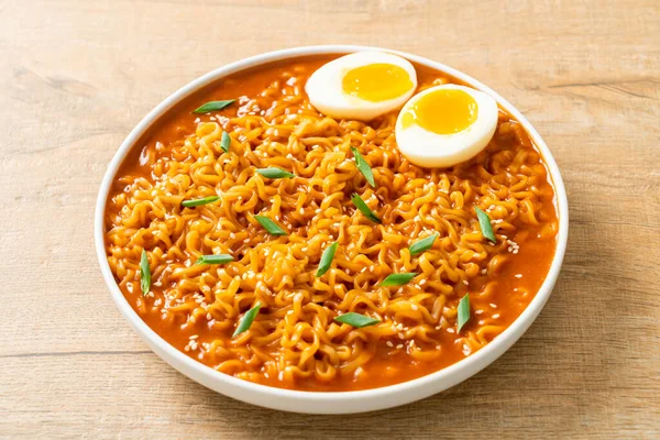 Ramyeon Macarrão Instantâneo Coreano Com Ovo Estilo Comida Coreana — Fotografia de Stock