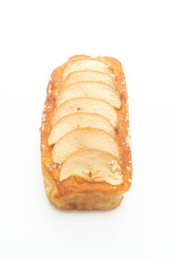 Elma ekmeği parçalanmış kek beyaz arka planda izole edilmiş.