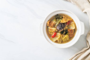 haşlanmış lahana turşusu ve acı kabak çorbası - Asya ve vegan ve vejetaryen yemek tarzı