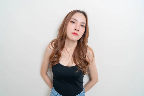 Güzel Bir Asyalı Kadının Portresi Öfkeli Stresli Endişeli Beyaz Arka — Stok fotoğraf