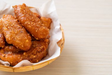 Tayland usulü susamlı kızarmış muz.