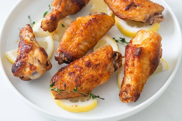 Gebratene Zitronenpfeffer Chicken Wings Mit Thymian — Stockfoto