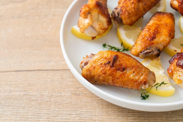 Gebratene Zitronenpfeffer Chicken Wings Mit Thymian — Stockfoto