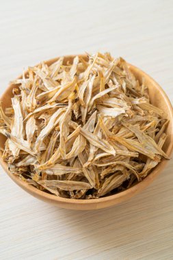 Kurutulmuş küçük çıtır balık.