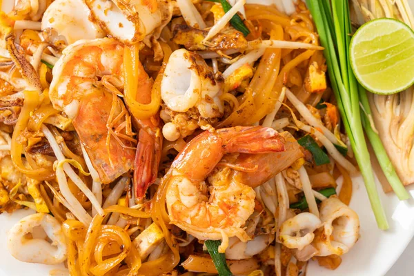 Pad Thai Seafood Смажена Локшина Креветками Кальмарами Або Восьминіг Тофу — стокове фото