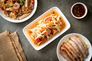 Som Tum - Baharatlı papaya salatası - Tayland yemeği tarzı