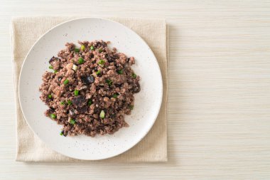 Kıymalı Çin zeytinleri, Asya usulü.