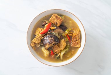 haşlanmış lahana turşusu ve acı kabak çorbası - Asya ve vegan ve vejetaryen yemek tarzı