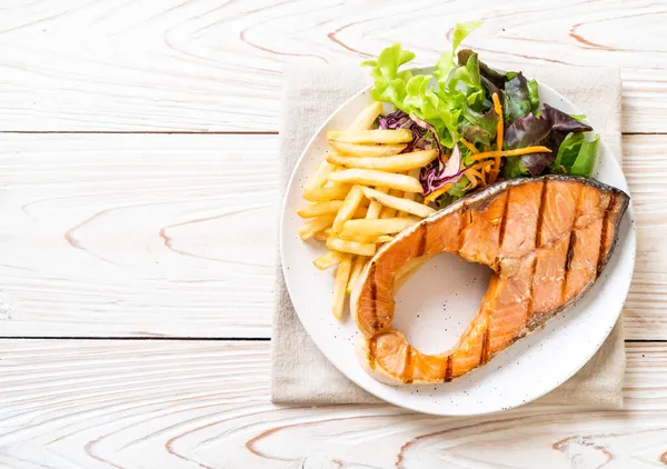 Filet Steak Saumon Grillé Avec Légumes Dans Assiette — Photo