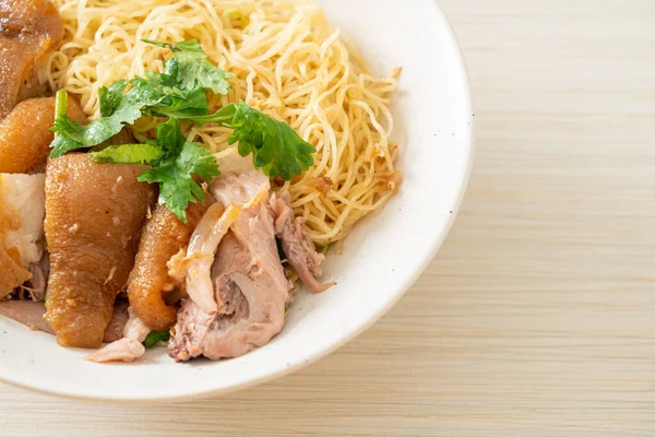 Mangkuk Mie Kaki Babi Rebus Kering Mangkuk Makanan Asia — Stok Foto