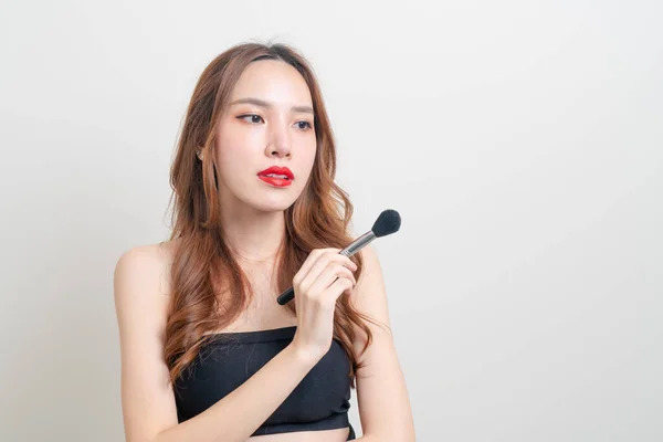 Porträt Schöne Asiatische Frau Mit Make Pinsel Auf Weißem Hintergrund — Stockfoto