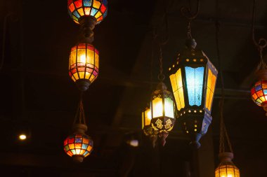 Güzel ve klasik asılı lamba - seçici ve yumuşak odak noktası