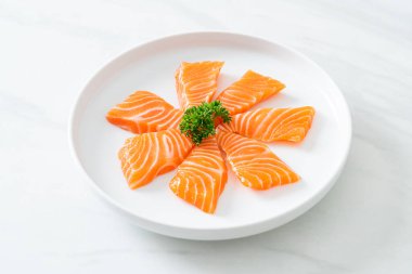 Taze Somon Çiğ Sashimi - Japon yemek tarzı