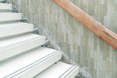 Güzel ve boş merdivenler inşa eder