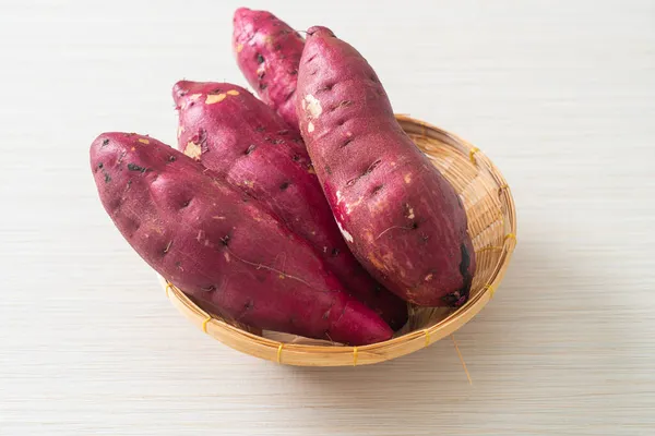 Patates Douces Japonaises Fraîches Sur Panier — Photo