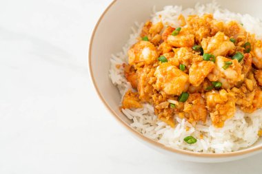 Sarımsaklı karides ve karides lapası.