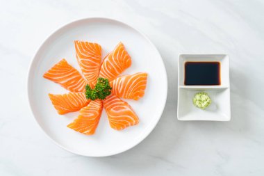 Taze Somon Çiğ Sashimi - Japon yemek tarzı