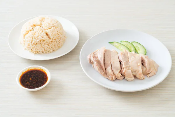 Nasi Ayam Hainan Atau Nasi Dikukus Dengan Sup Ayam Gaya — Stok Foto