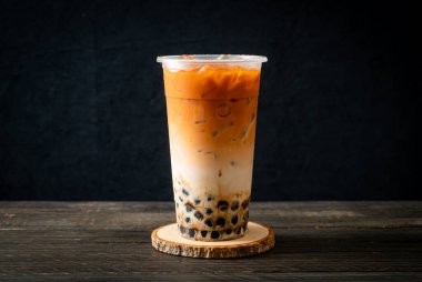 Baloncuk esmer şekerli Tayland sütü çayı