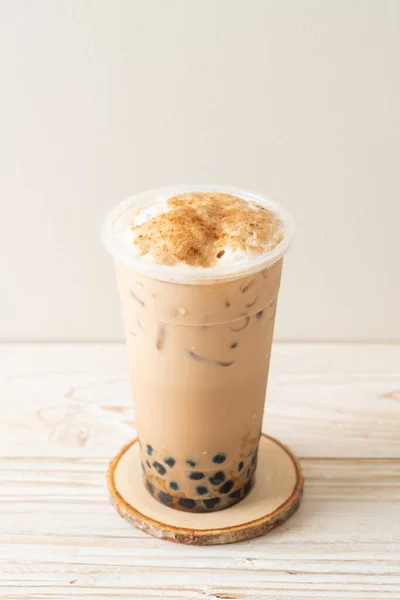 Taiwan Latte Con Bolla Formaggio Bruciato Sul Tavolo Legno — Foto Stock