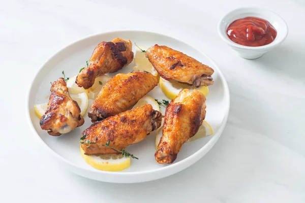 Gebratene Zitronenpfeffer Chicken Wings Mit Thymian — Stockfoto