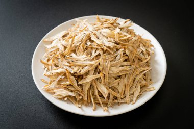 Kurutulmuş küçük çıtır balık.